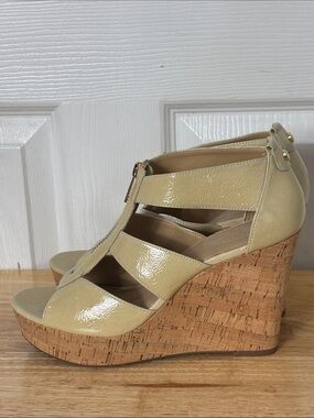 MICHAEL Micheal Kors Beige Patent Cork Wedge Sandals Size 8.5 neutral natural